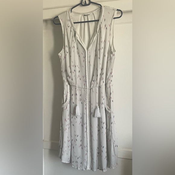 Q&A Nataliya Crochet Detail Dress. Pre-Owned. - Picture 3 of 6